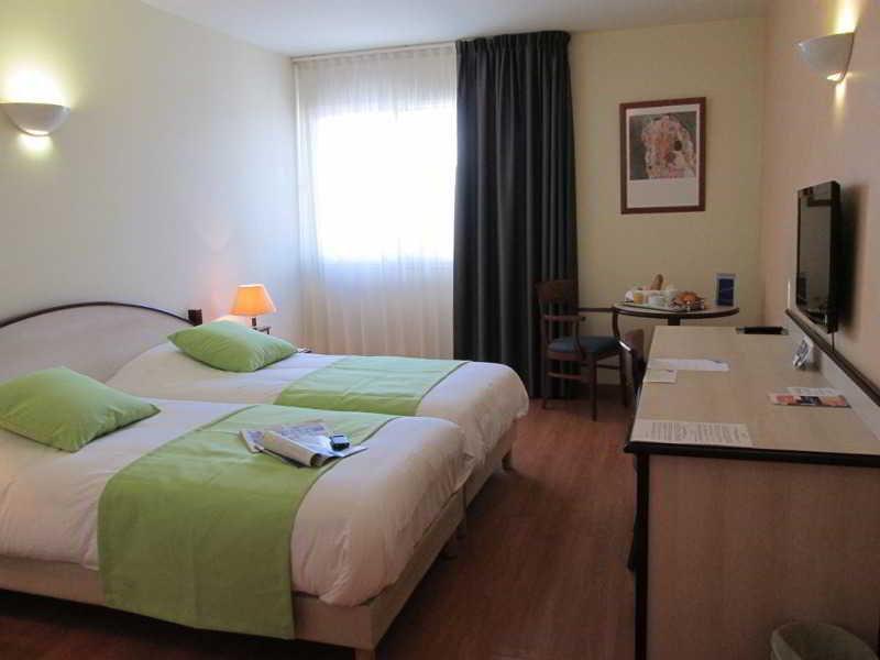 Hotel Ariane Istres Exterior foto